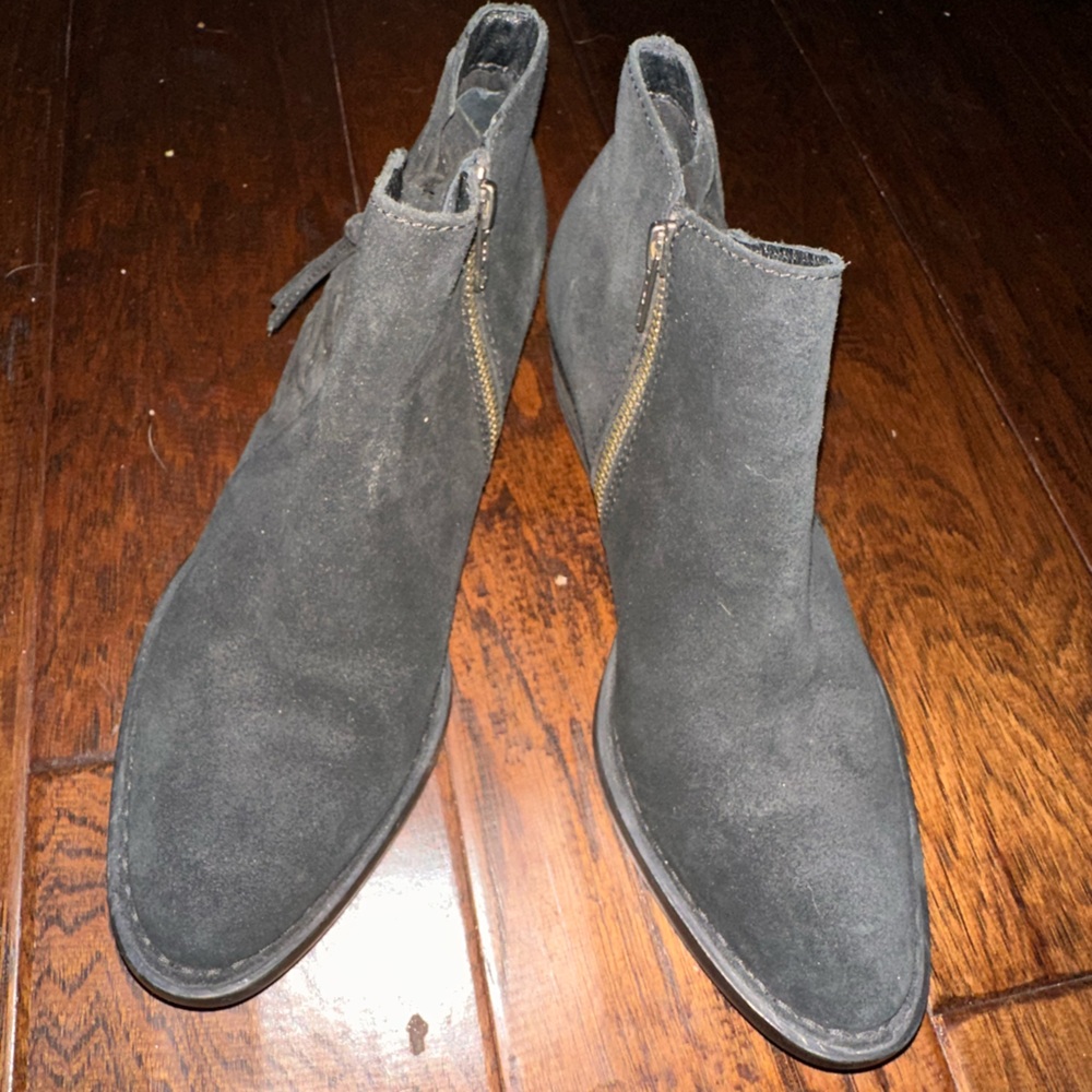 Born suede boots withh side zipper Gorgeous sz 7.5